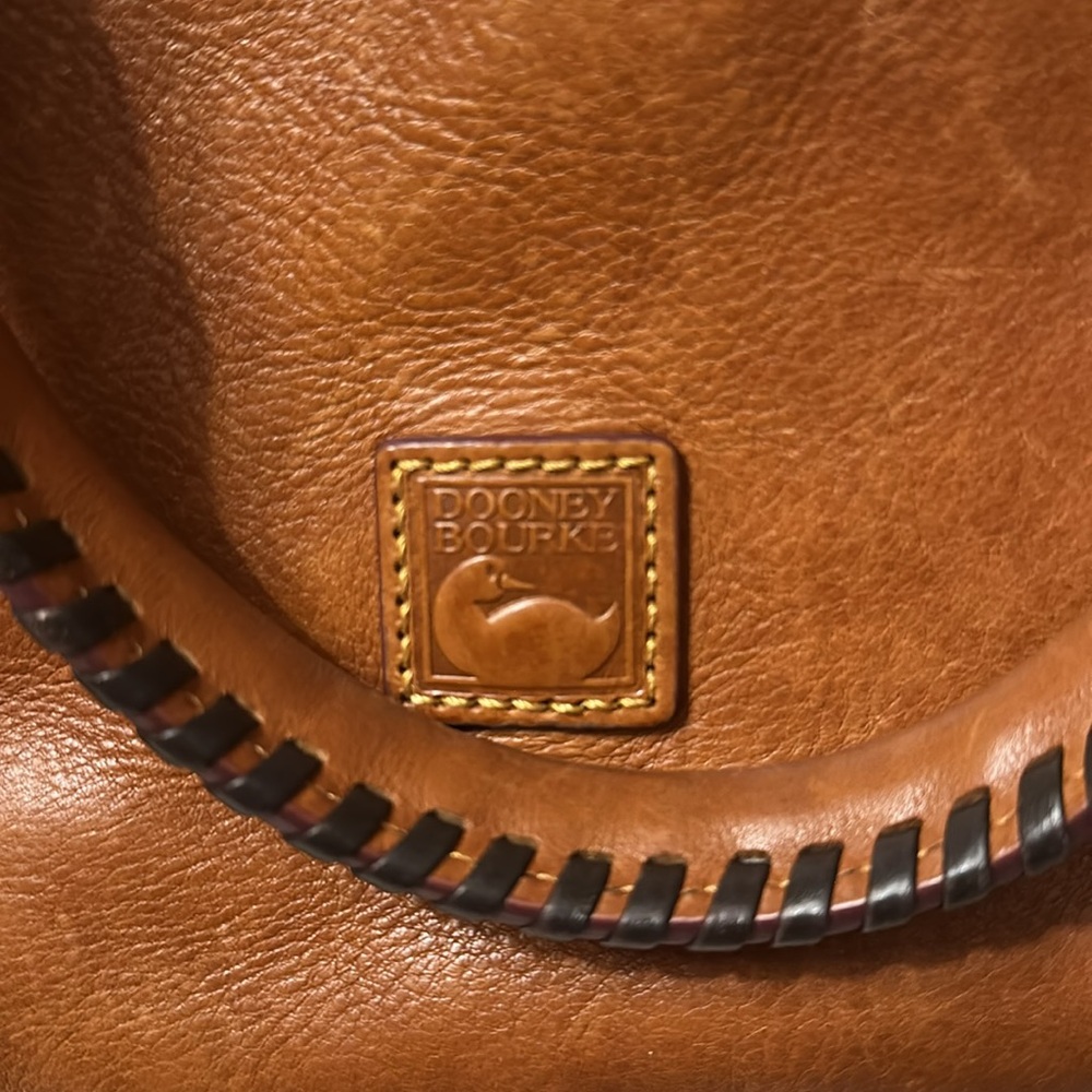 Dooney & Bourke Satchel Shoulder Handbag with adjustable strap for crossbody. - Picture 3 of 9